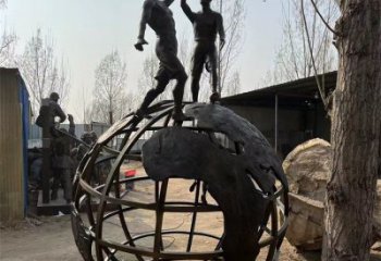 地球仪雕塑供应，校园雕塑，地球仪人物雕塑制造厂家