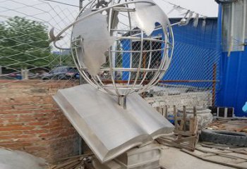 地球仪雕塑制造，白钢构件，校园书籍地球仪雕塑提供