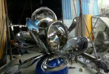 金属荷花雕塑制作厂家，陆地摆件，镜面荷花雕塑制造商