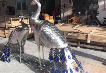 制作艺术孔雀雕塑厂家，镜面工艺，不锈钢孔雀雕塑预定