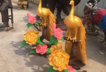 孔雀雕塑制作厂家，公园小品，铜孔雀雕塑优选 