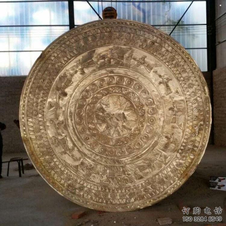 铜鼓雕塑选用,多彩艺术,大型铜鼓雕塑展品 铜鼓雕塑选用,多彩艺术,大型铜鼓雕塑展品