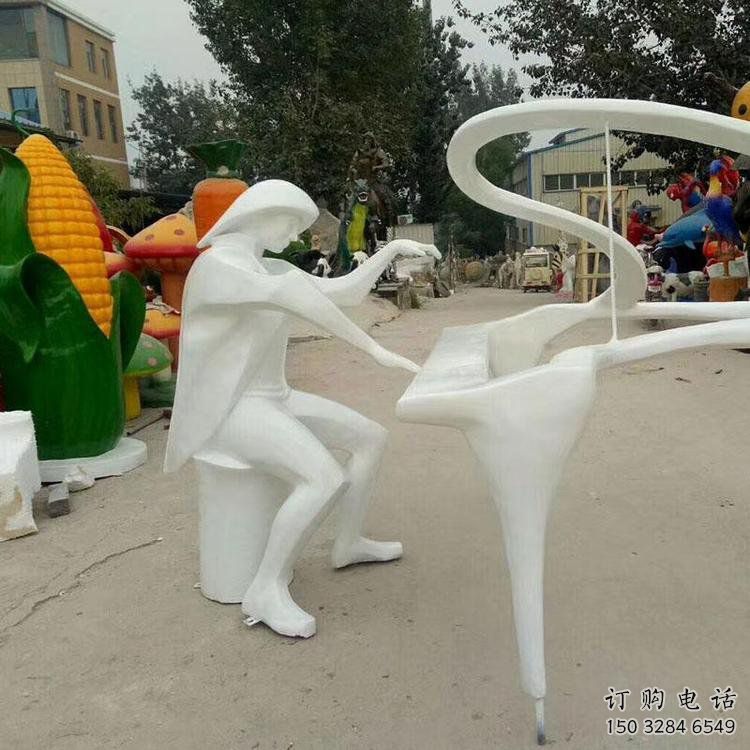 钢琴雕塑