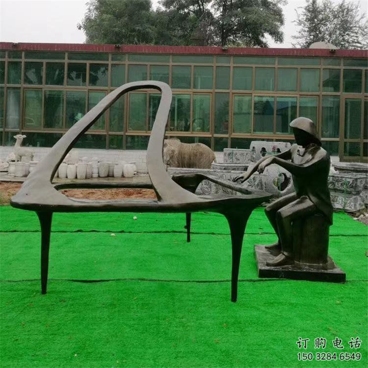 校园钢琴雕塑