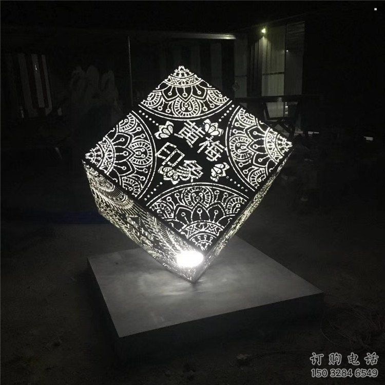 魔方雕塑定做，公园小品，灯光魔方雕塑点击