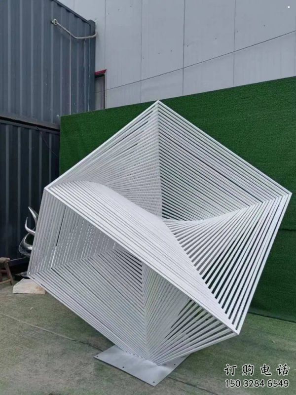 立方体雕塑服务商,街道标识,镂空立方体雕塑定制 立方体雕塑服务商,街道标识,镂空立方体雕塑定制