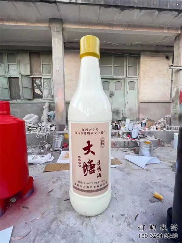 酒瓶雕塑定做,小区摆件,玻璃钢酒瓶雕塑制作 酒瓶雕塑定做,小区摆件,玻璃钢酒瓶雕塑制作