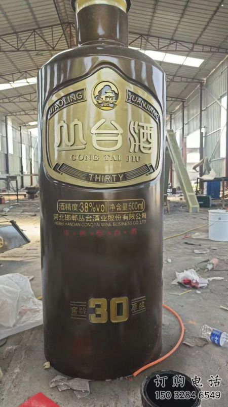 室内酒瓶雕塑,拉丝景观雕塑,抽象效果 室内酒瓶雕塑,拉丝景观雕塑,抽象效果