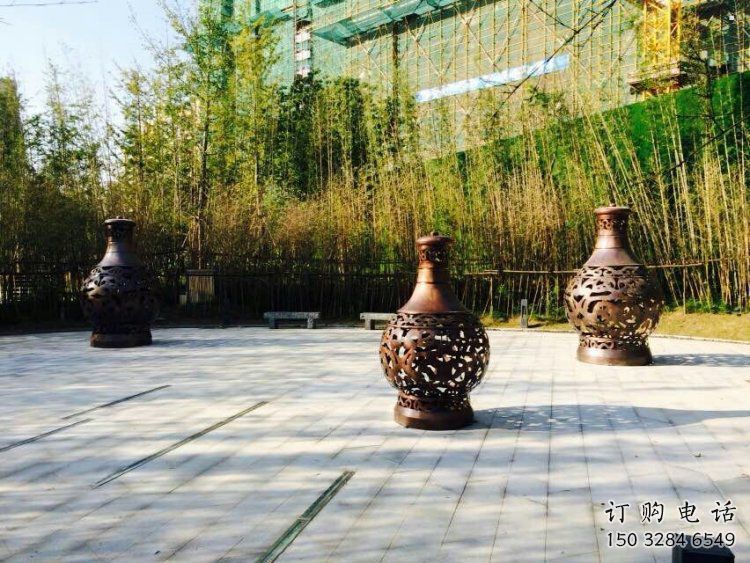 铜花瓶雕塑制造商,小区摆件,景观铜花瓶雕塑厂家 铜花瓶雕塑制造商,小区摆件,景观铜花瓶雕塑厂家