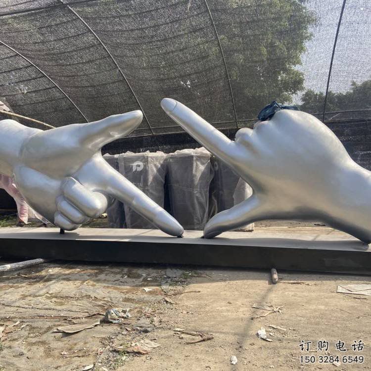 剪刀手雕塑供求,美陈雕塑,不锈钢剪刀手雕塑制造 剪刀手雕塑供求,美陈雕塑,不锈钢剪刀手雕塑制造