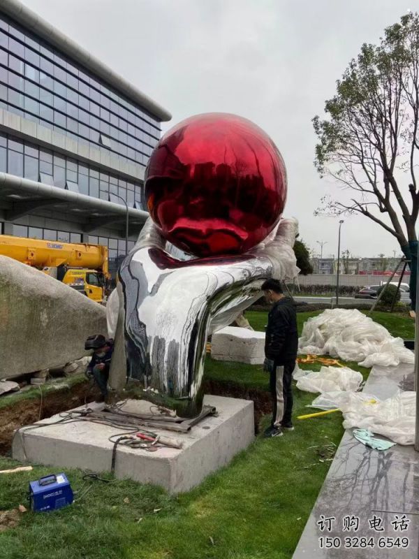 火球雕塑定价，广场雕塑，手托火球雕塑厂家