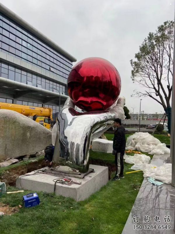 火球雕塑制作,锻造工艺,广场手托火球雕塑选用厂家 火球雕塑制作,锻造工艺,广场手托火球雕塑选用厂家