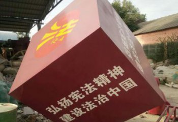 室内立方体雕塑