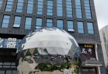 镜面球雕塑承接，街头艺术，不锈钢球雕塑厂家