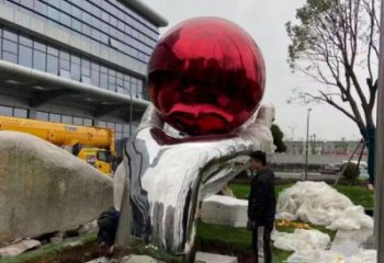 手托圆球雕塑精选，透雕系列，不锈钢手托圆球雕塑提供