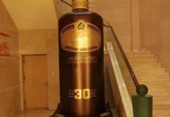 酒瓶雕塑常用，公园小品，玻璃钢酒瓶雕塑生产商