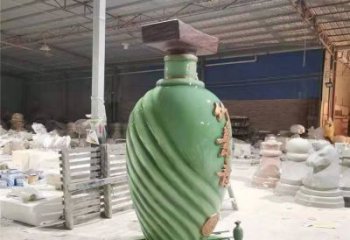 酒瓶雕塑展品，公园小品，城市玻璃钢酒瓶雕塑供需