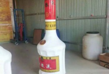 风景区瓶子雕塑