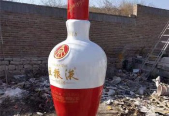 酒瓶雕塑定价，景观概念，玻璃钢酒瓶雕塑预定