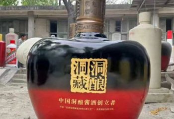 洋酒瓶雕塑点击，景观雕塑，别墅玻璃钢洋酒瓶雕塑供求