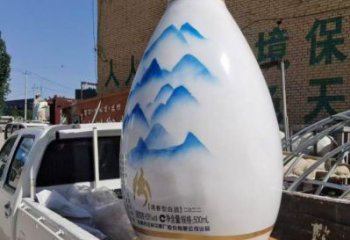 洋酒瓶雕塑定价，街头雕塑，玻璃钢洋酒瓶雕塑制作