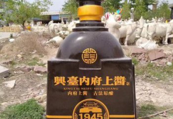 洋酒瓶雕塑专供，景区雕塑，玻璃钢洋酒瓶雕塑提供