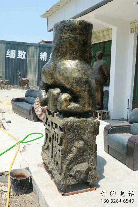 握拳雕塑制造，中式工艺，玻璃钢仿铜握拳雕塑厂家
