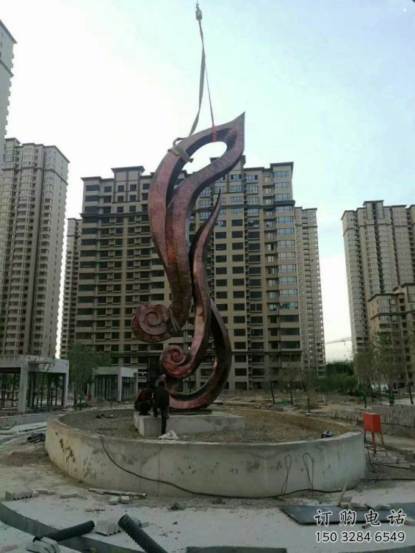 镜面树叶雕塑