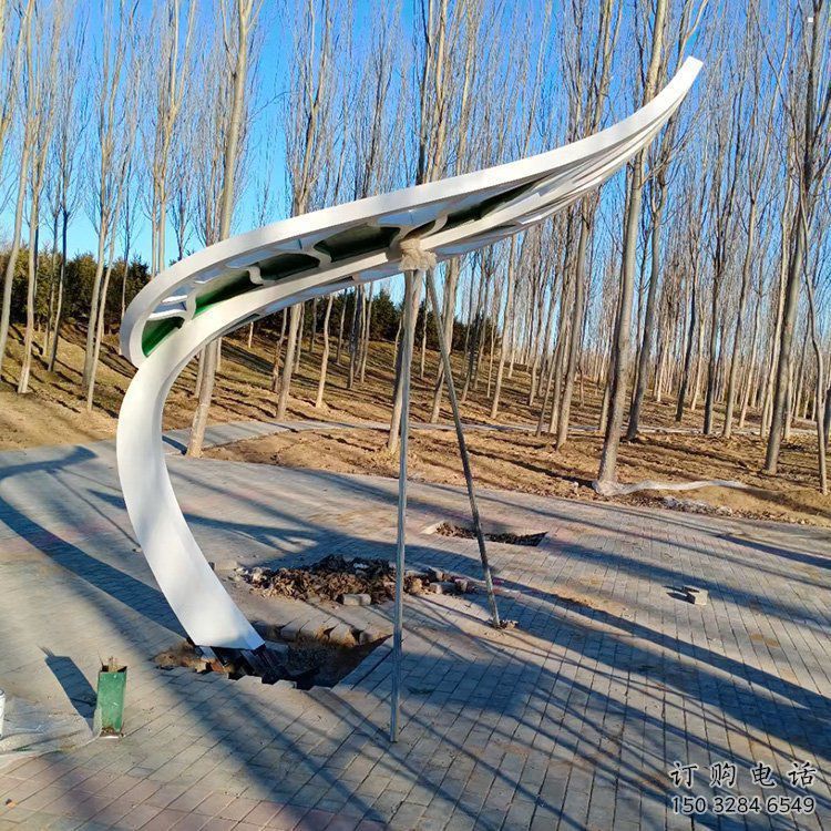 树叶雕塑优选，陆地摆件，彩绘仿真树叶雕塑供给