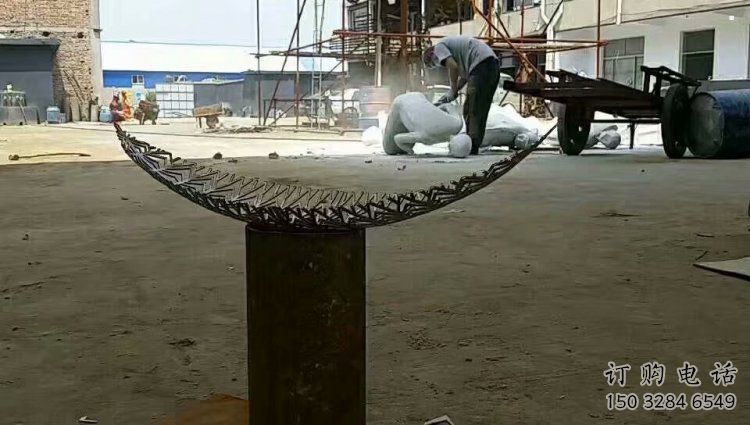 镂空树叶雕塑制作，公园小品，镜面镂空树叶雕塑优选