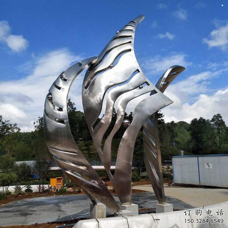 镜面树叶雕塑定制，村标概念，不锈钢镜面树叶雕塑预定