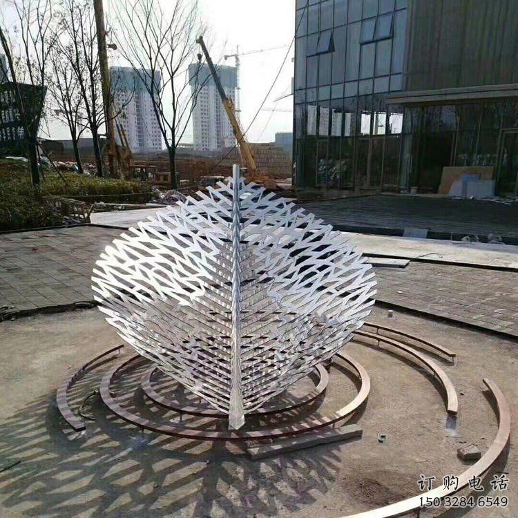 镂空树叶雕塑选用，陆地摆件，铁艺树叶雕塑加工厂家