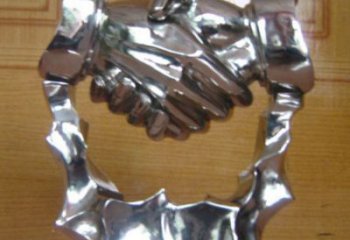 握手雕塑承接，喷泉雕塑，不锈钢握手雕塑优价