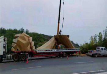 中式握手雕塑