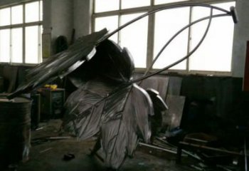 枫叶雕塑服务商，喷泉雕塑，不锈钢枫叶雕塑订做厂家