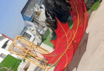 制造镂空枫叶雕塑，地标摆件，烤漆铁艺枫叶雕塑厂家