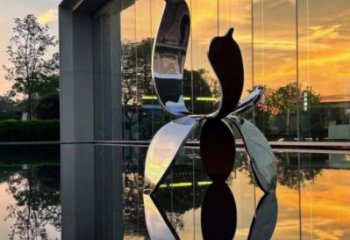 四叶草雕塑服务商，街景小品，不锈钢四叶草雕塑订做