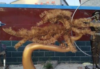 户外松树雕塑
