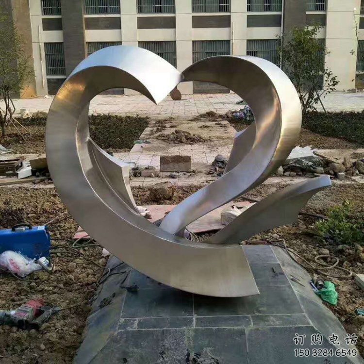 剪纸爱心雕塑 剪纸爱心雕塑