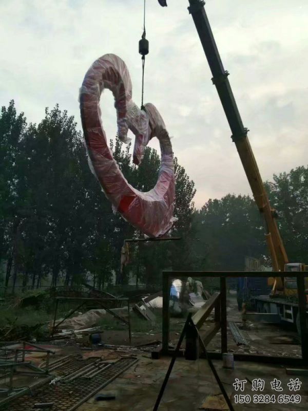 大型商场心形雕塑