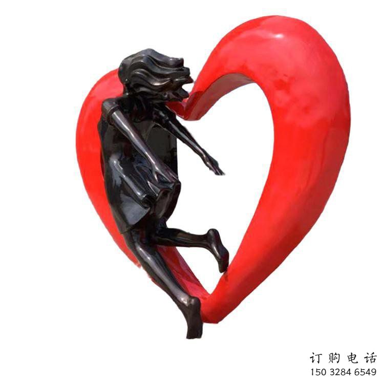 大门口心形人物雕塑