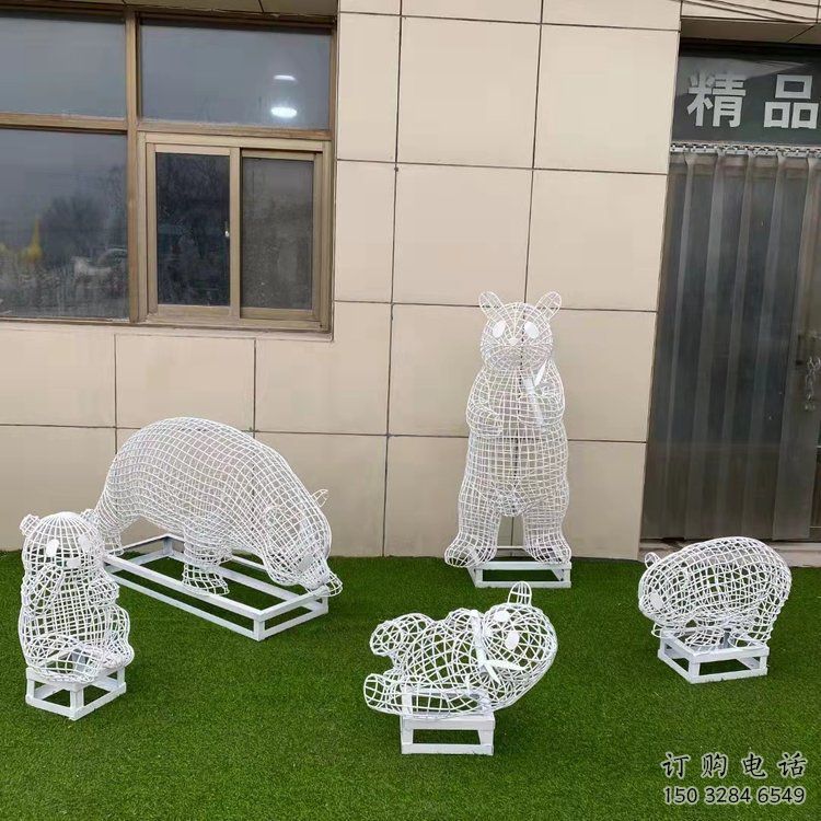 户外熊猫雕塑通用,多彩艺术,景观镂空熊猫雕塑供应 户外熊猫雕塑通用,多彩艺术,景观镂空熊猫雕塑供应