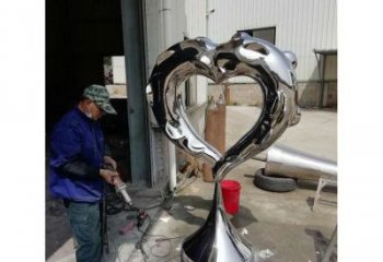心形雕塑工厂选用，街道标识，景观镜面心形雕塑批发