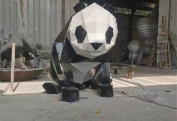 熊猫雕塑制造，白钢构件，几何切面熊猫雕塑提供