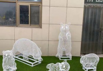 户外熊猫雕塑通用，多彩艺术，景观镂空熊猫雕塑供应