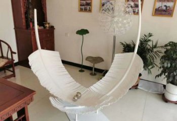 彩绘羽毛雕塑