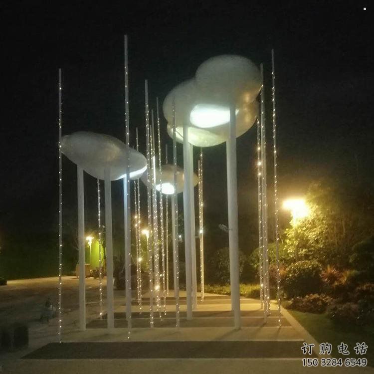 街道云朵雕塑，锻造景观雕塑，灯光效果