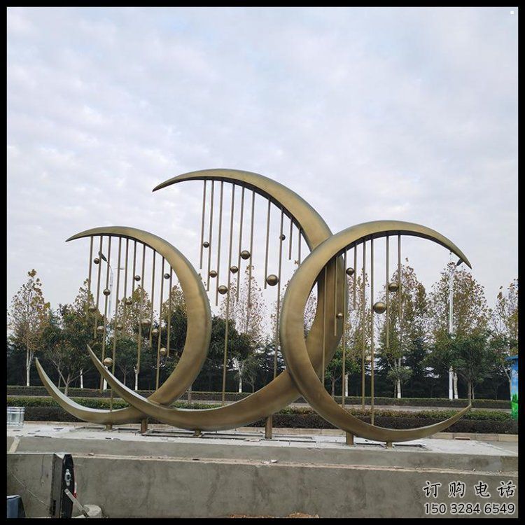 大型月亮雕塑公司，花园小品，月亮水帘雕塑厂家提供