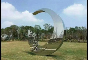 公园月牙雕塑