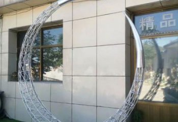 圆环雕塑制造商，小区摆件，白钢镂空圆环雕塑提供